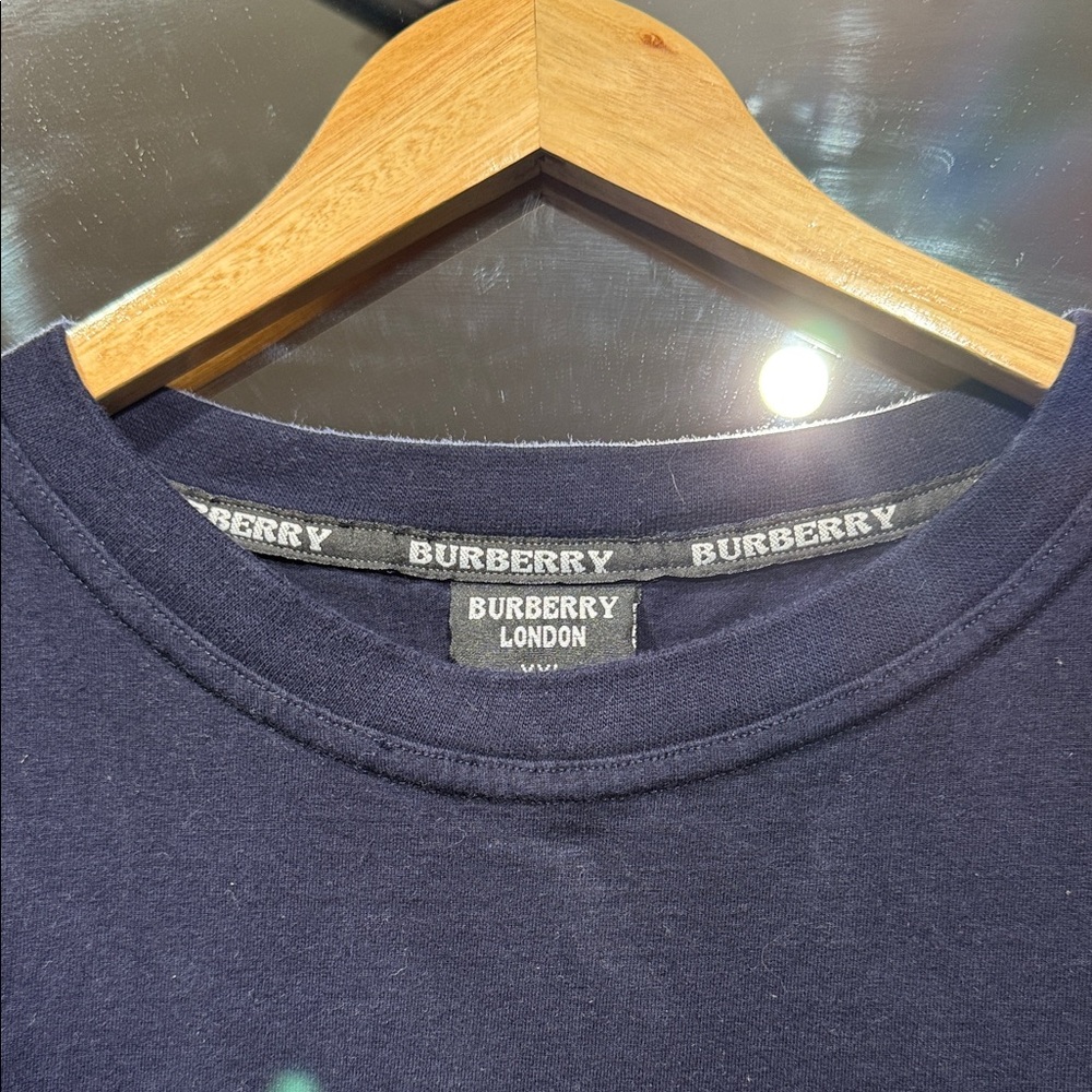 Vintage Burberry London Men's Dark Blue Graphic Tee - Picture 3 of 5